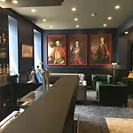 Mercure La Corderie Royale 4*