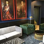 Mercure La Corderie Royale Hotel 4*