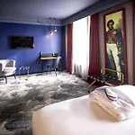 Mercure La Corderie Royale 4*
