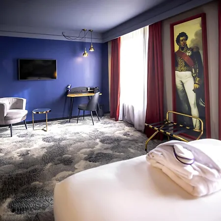 Mercure La Corderie Royale 4*