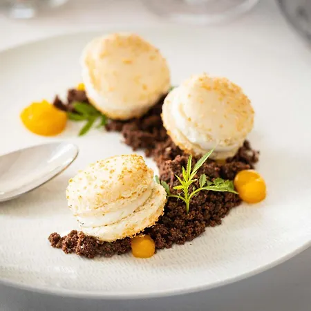 Mercure La Corderie Royale 4*