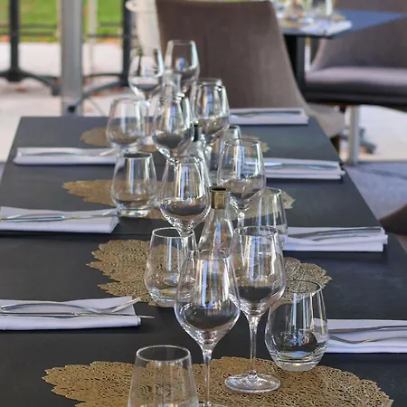 Hotel Mercure La Corderie Royale 4*