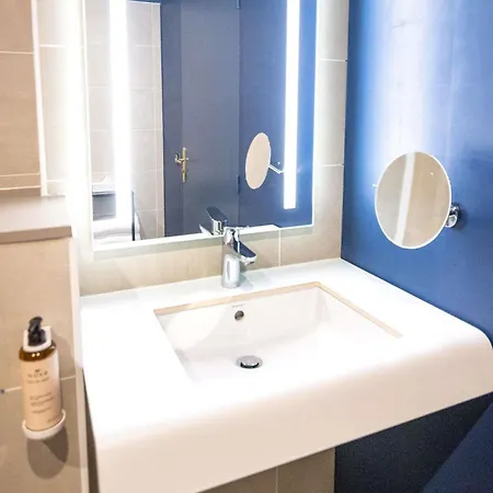 Mercure La Corderie Royale Otel 4*