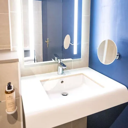 Mercure La Corderie Royale Hotel 4*