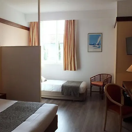 Mercure La Corderie Royale 4*