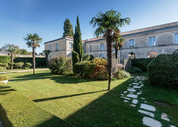 Mercure La Corderie Royale Hotel 4*