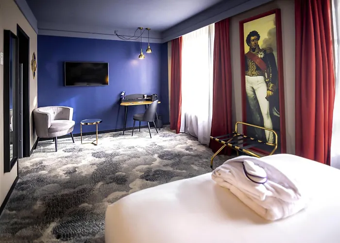 Mercure La Corderie Royale 4*