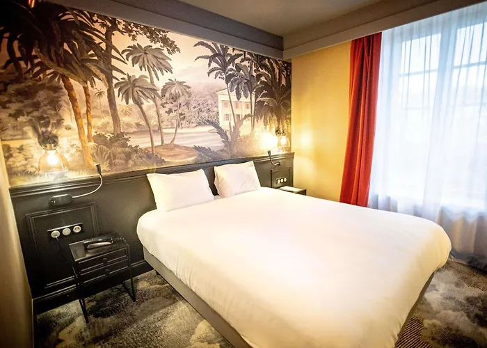 Mercure La Corderie Royale 4*