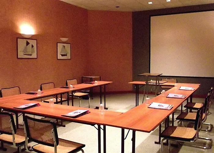 Mercure La Corderie Royale 4*