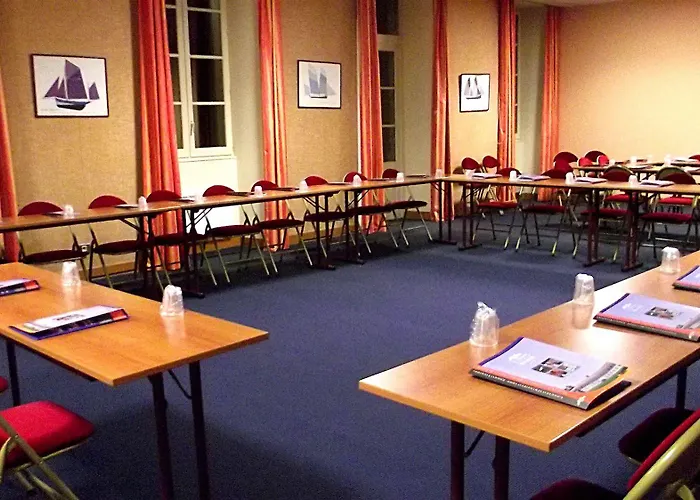 Mercure La Corderie Royale 4*