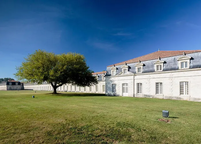 Mercure La Corderie Royale 4*